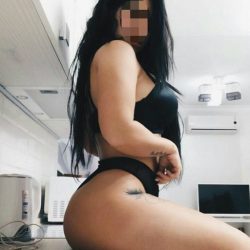 Kendi evinde görüşen escort Tülay